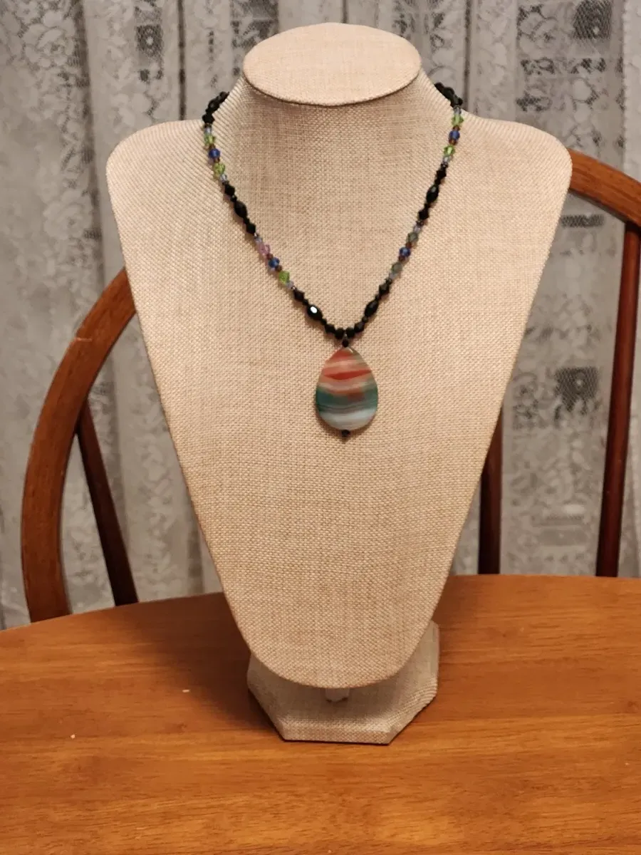 Agate pendant necklace with beaded chain