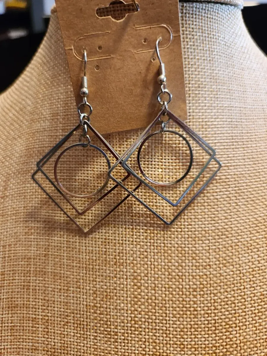 Geometric wire square and circle earrings