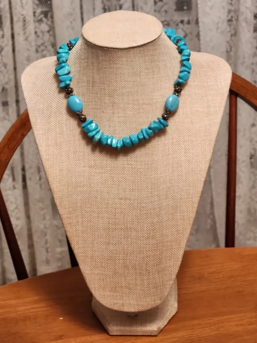 Turquoise chip and bead bracelet